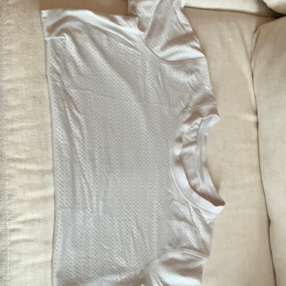 Lululemon size 8 White train to be short sleeve shirt